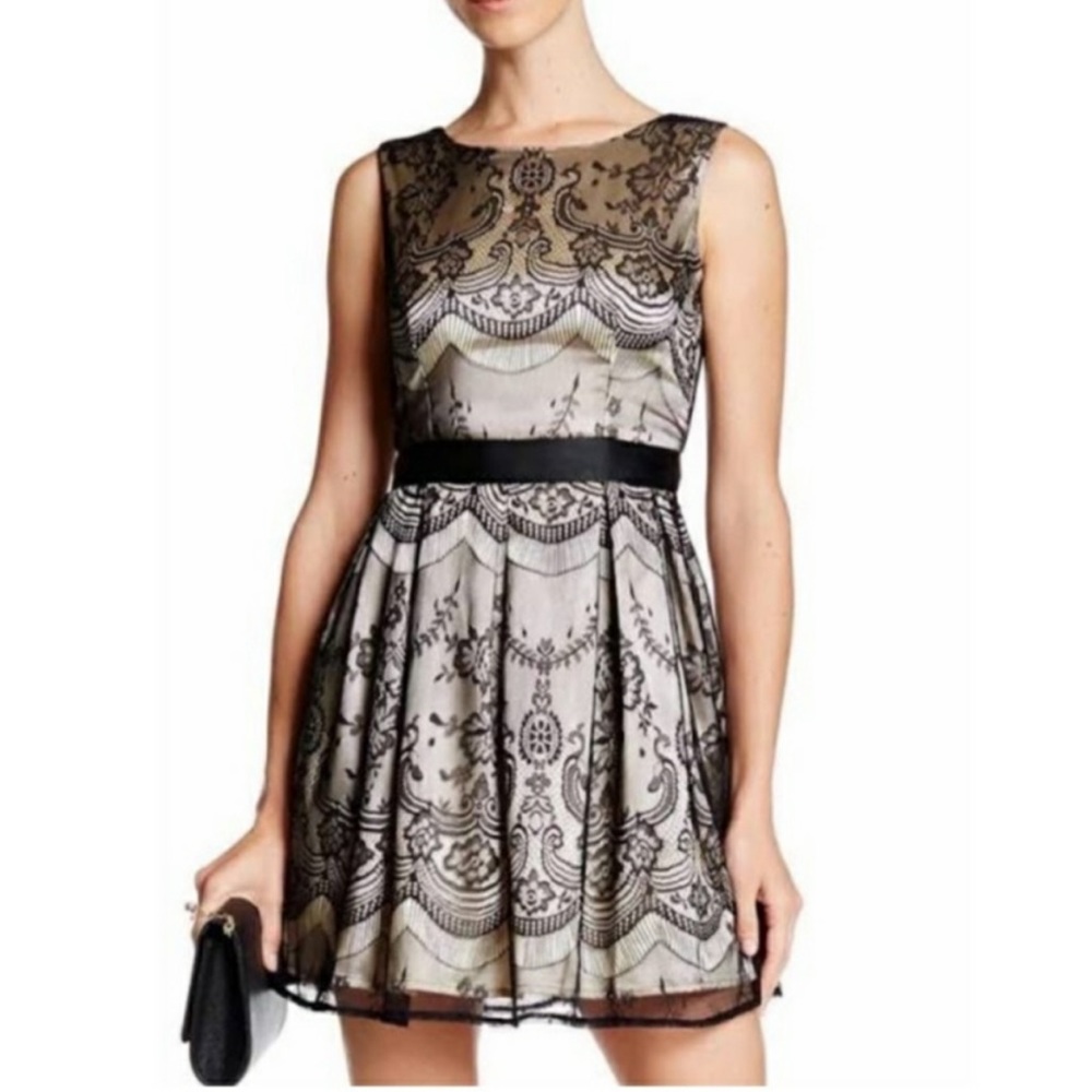 NWT London Dress Company Ava Lace Dress